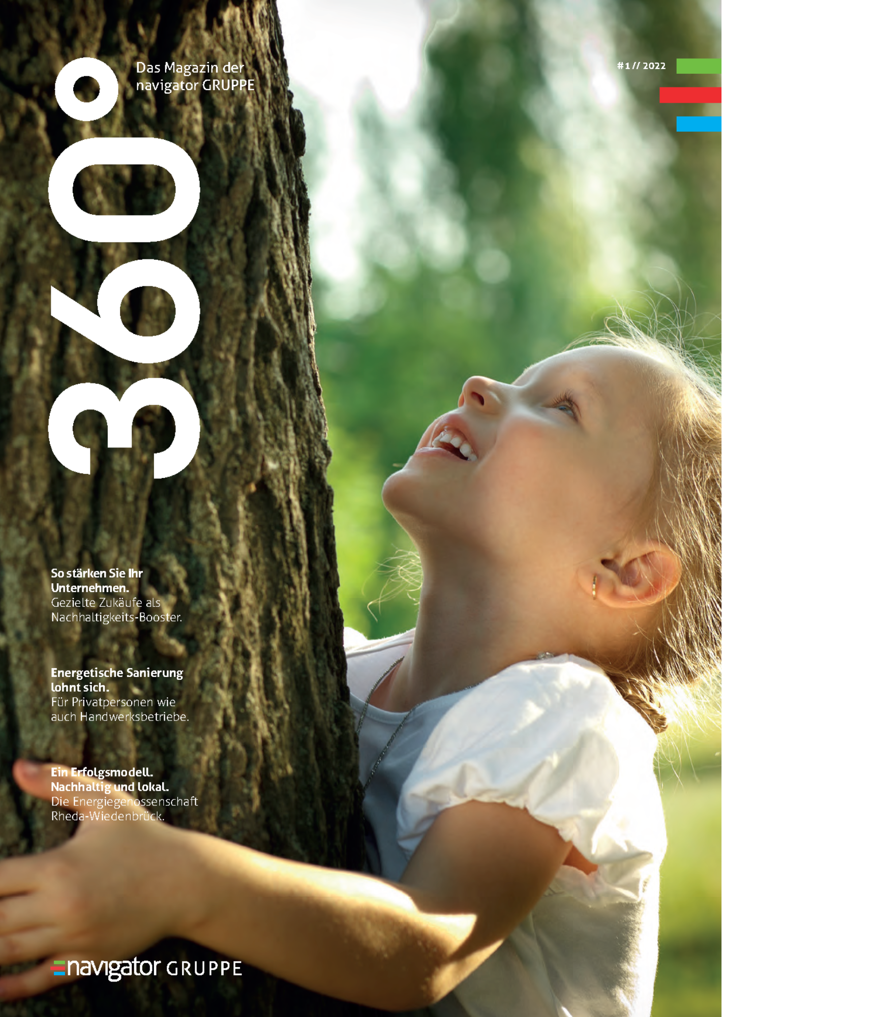 Ein kleines Mädchen mit langen, blonden Haaren umarmt einen Baum und blickt mit einem strahlenden Lächeln nach oben, während Sonnenlicht durch die Blätter scheint. Im oberen Bereich des Bildes steht die Zahl „360“. Links ist der Titel des Magazins „Das Magazin der navigator GRUPPE“ sowie die Ausgabeninformation „#1 / 2022“ zu sehen.